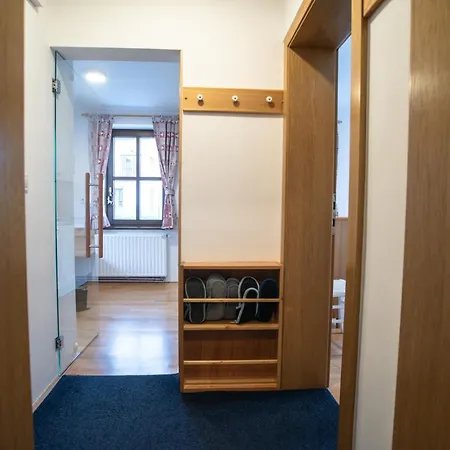 Pritlicni Apartma Hribovc Z Atrijem V Blizini Golf Cluba Apartmán Kranjska Gora