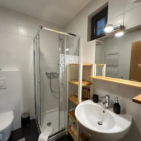 Pritlicni Apartma Hribovc Z Atrijem V Blizini Golf Cluba Kranjska Gora